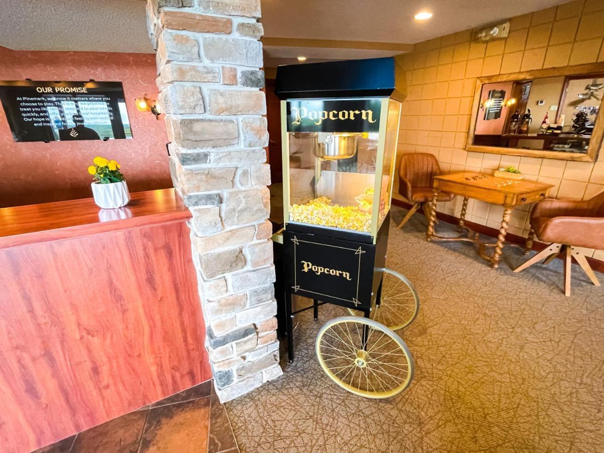 Pinemark Inn Suites Events Saint Clair Exterior photo